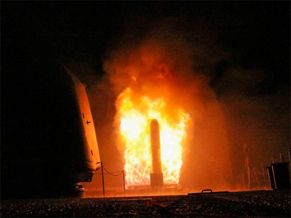 Cảnh siêu thực lính Mỹ tác chiến giữa đêm đen